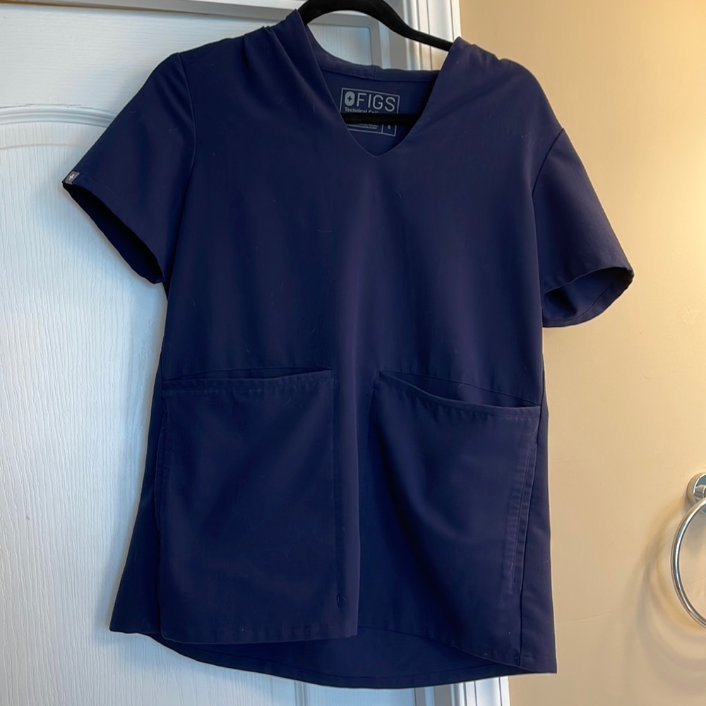 Figs scrub top